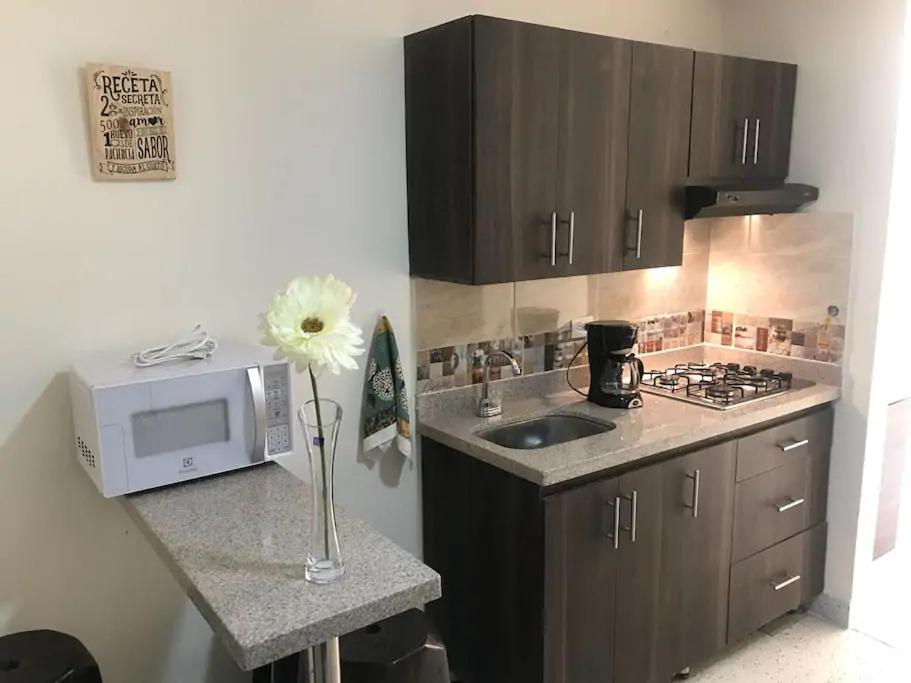 Casa Estadio Medellin ! Apartamentos Renovados En Excelente Ubicacion Laureles Estadio 外观 照片